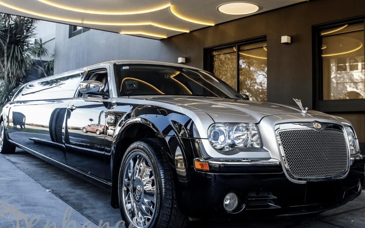 Chrysler Limousine – Two Toned