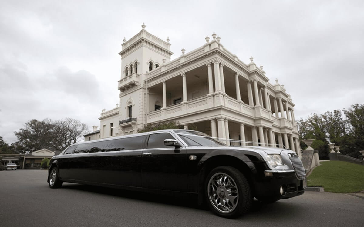 Chrysler Limousine – Two Toned