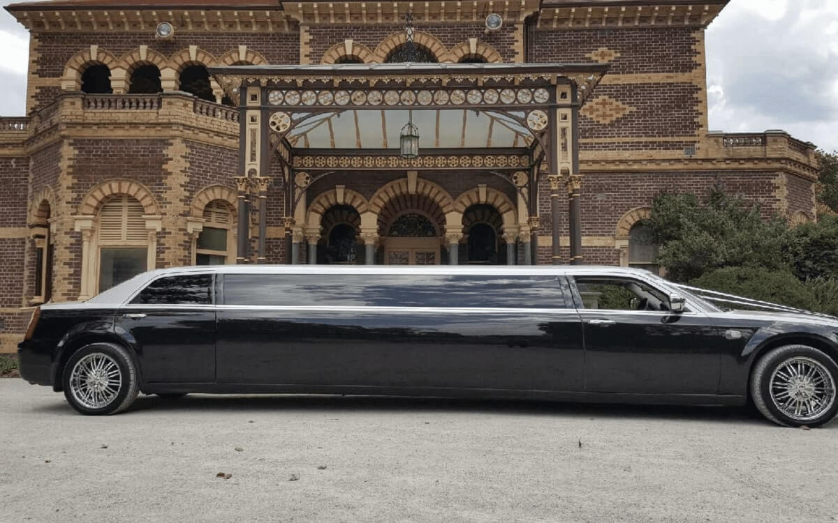 Chrysler Limousine – Two Toned