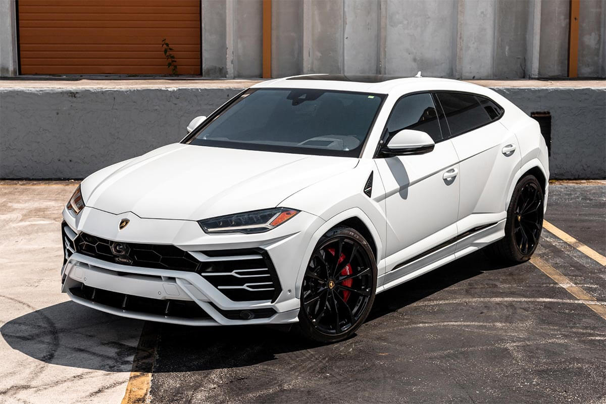 lamb-urus-01
