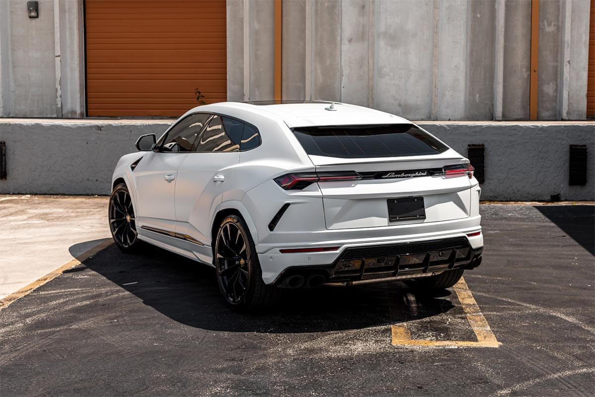 lamb-urus-03