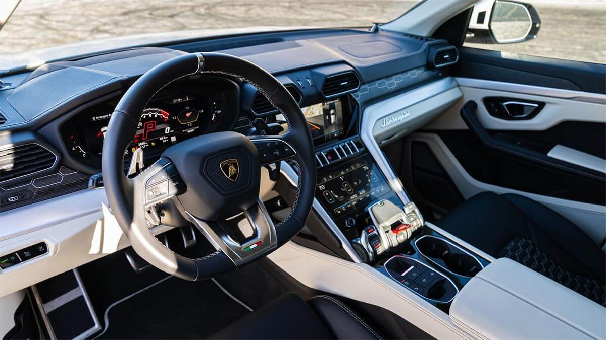 lamb-urus-04